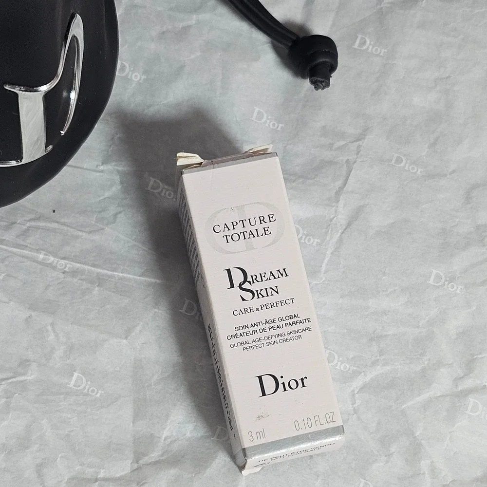DIOR Makeup CD Logo Punch with Black Velvet Travel Bag & Cream Brush Not Include
